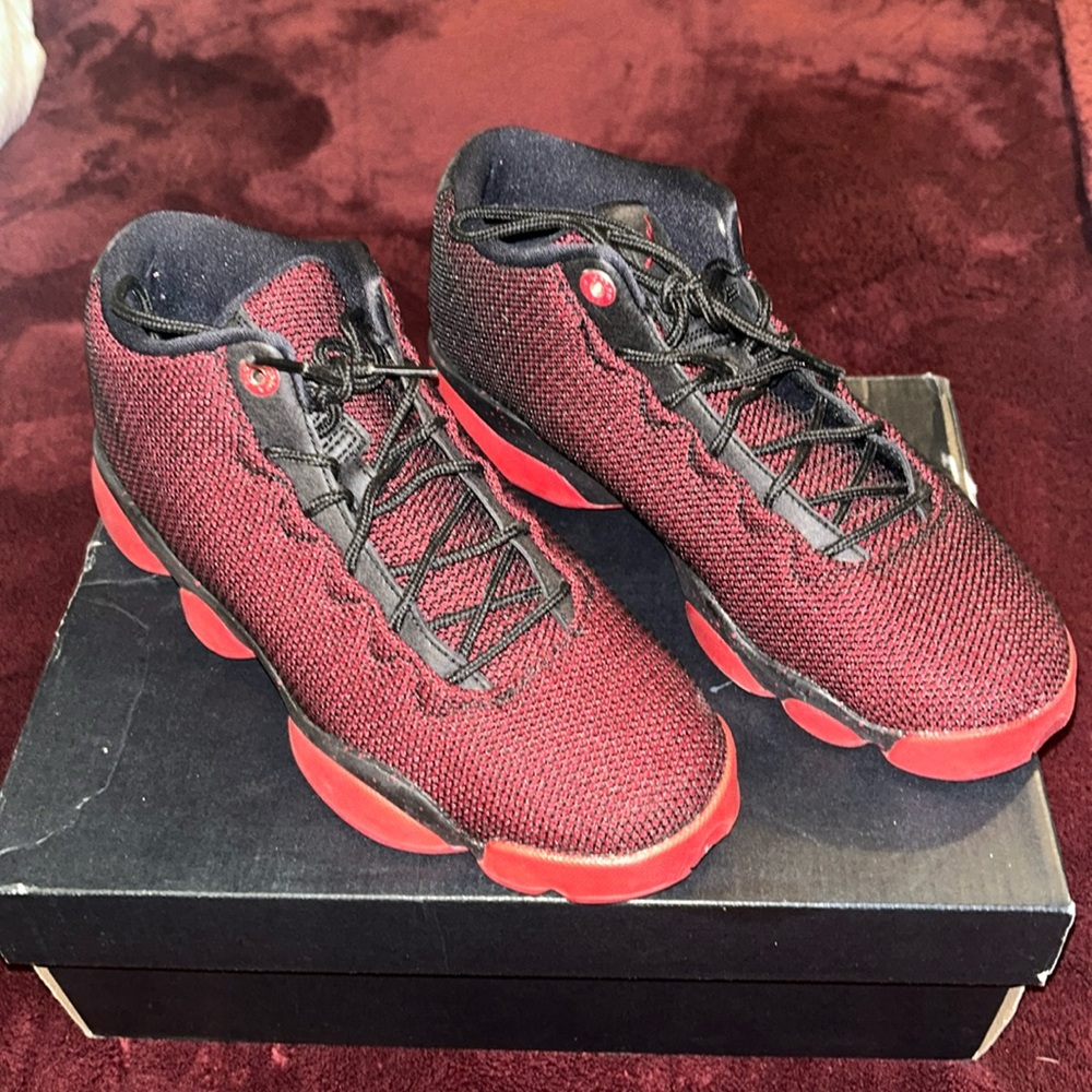 Black/Red Jordan Horizon Low BG size 7Y